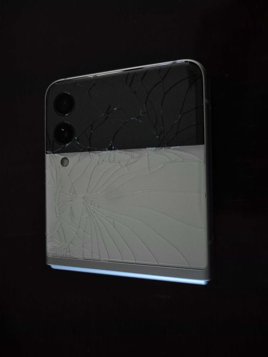 Samsung Galaxy Z Flip3 5G uszkodzony działający
