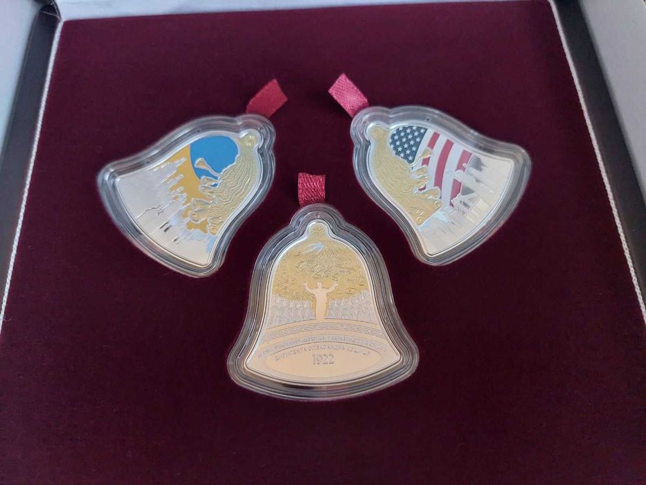 Набір із трьох срібних монет `Щедрик – колядка дзвонів` у футлярі