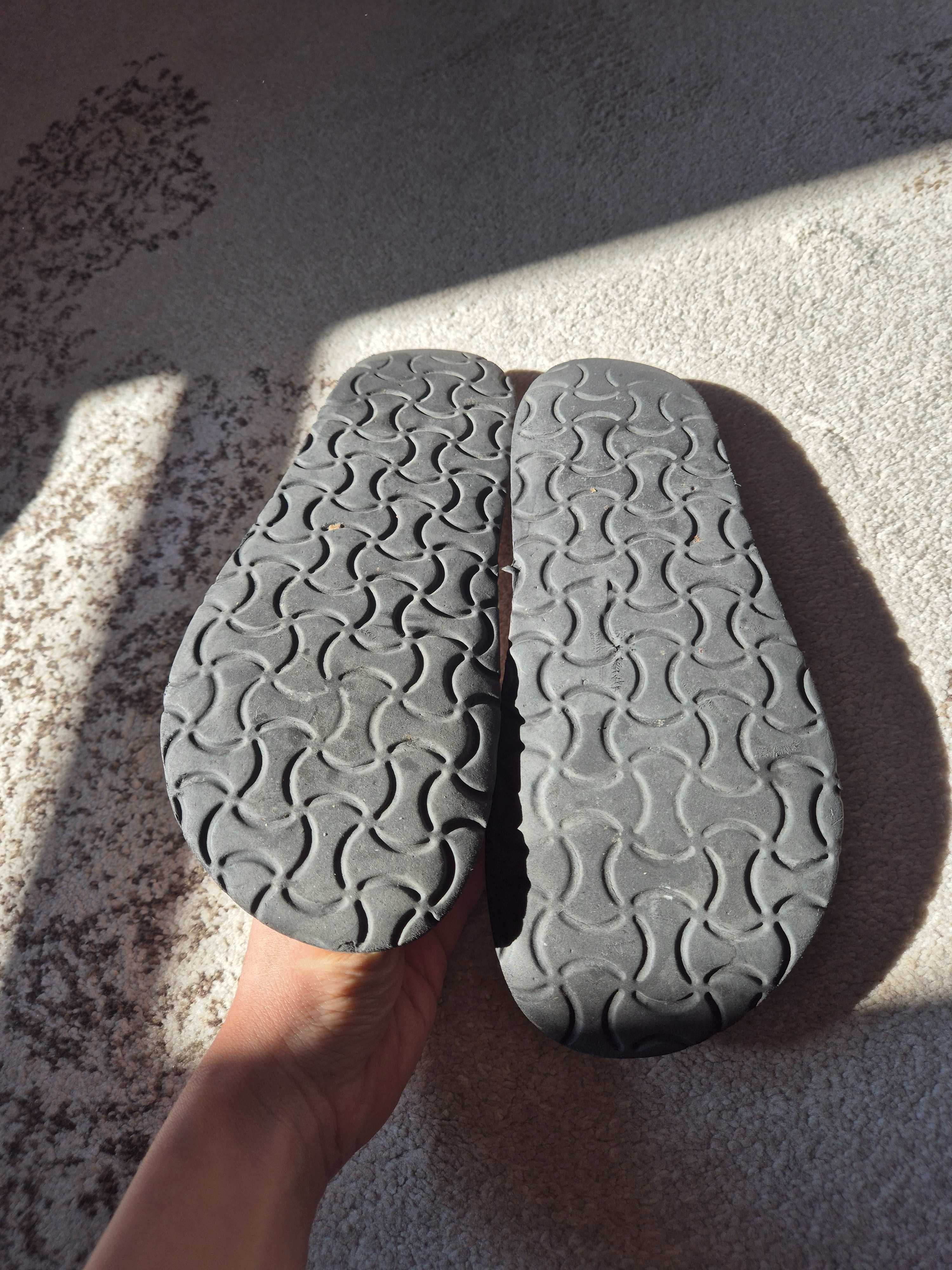 Białe klapki Birkenstock skórzane 38 25 cm wkładka
