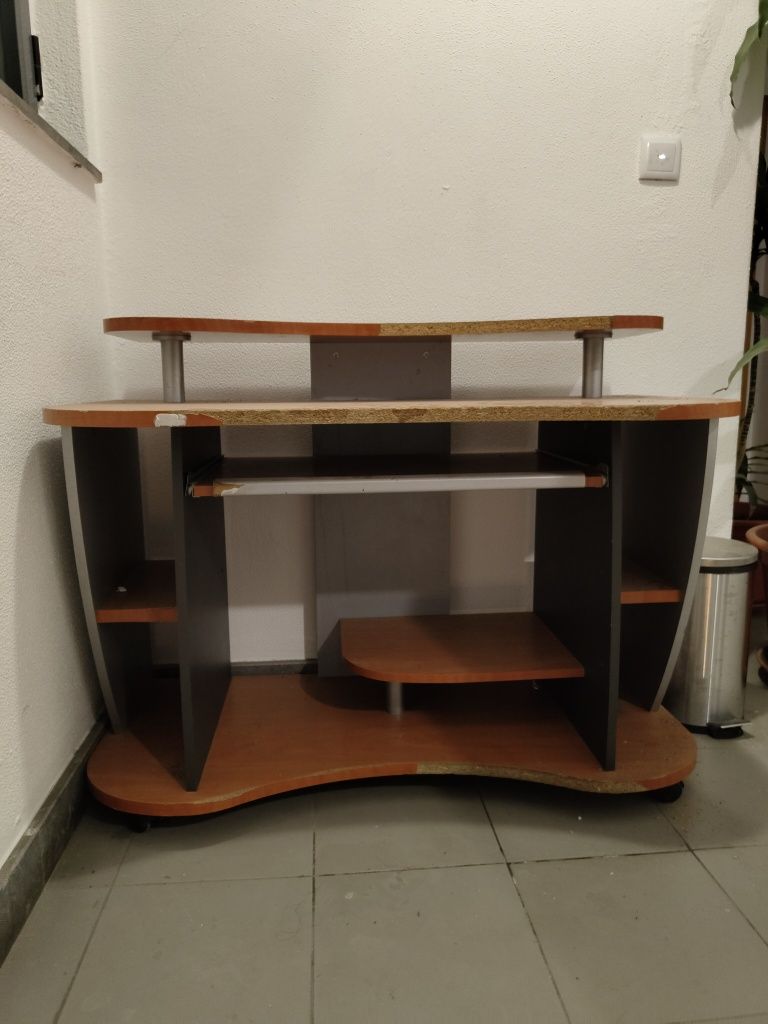 Mesa de computador e estudo