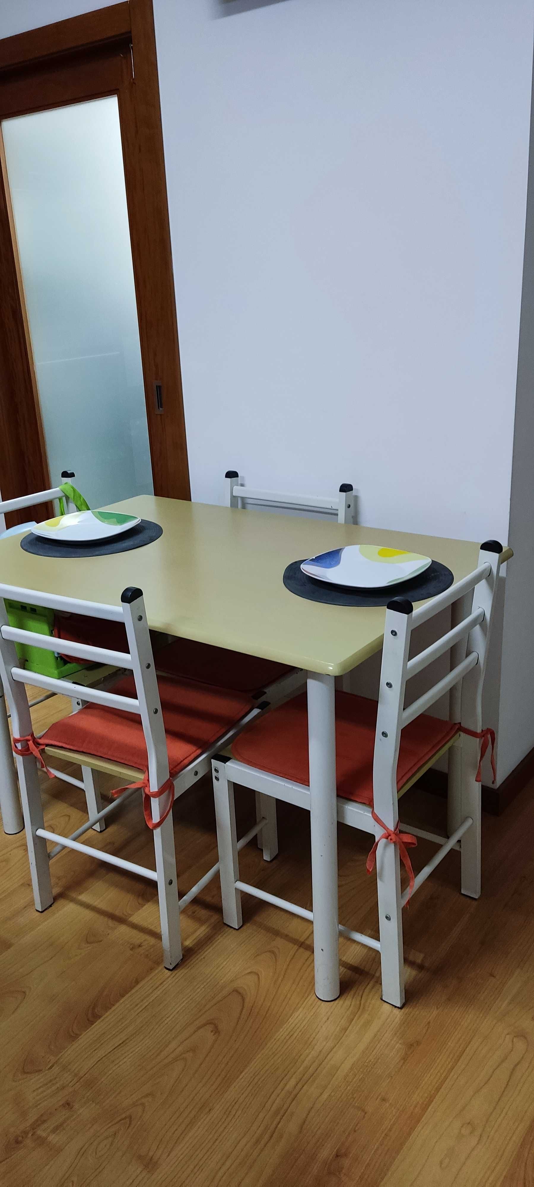 mesa refeição + 4 cadeiras