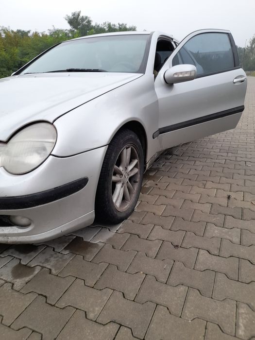 Mercedes-Benz  C 180