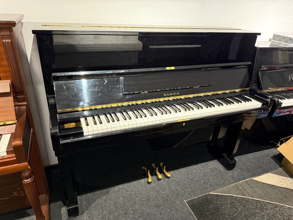 Czarne pianino Samick, piękne, dla ucznia, nastrojone