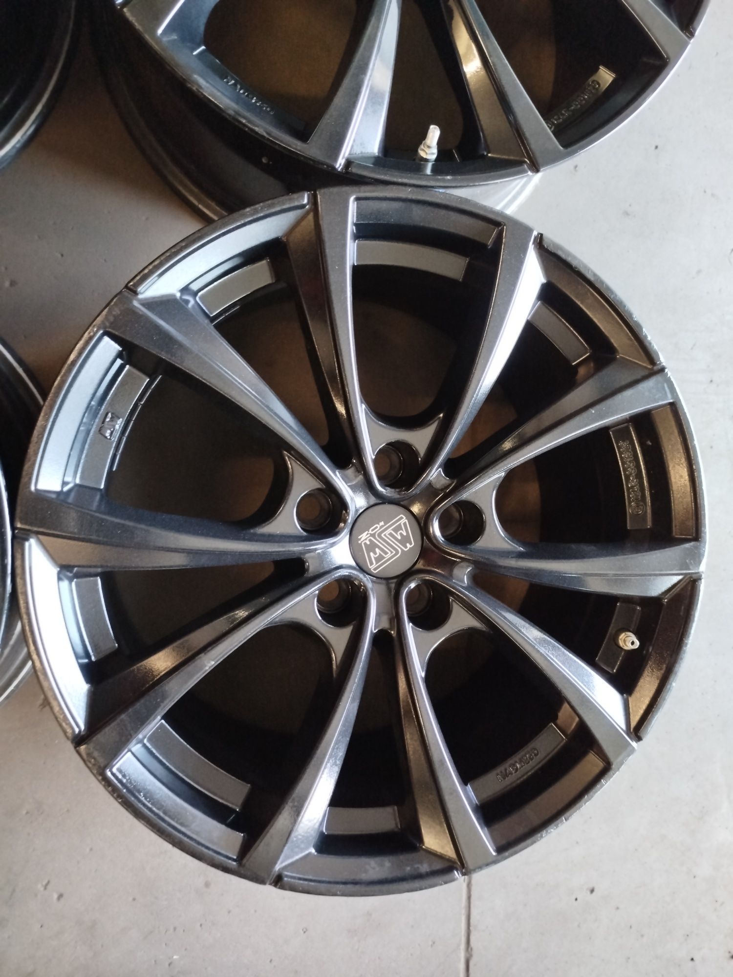 Felgi aluminiowe 18 cali do Tesla z czujnikami ciśnienia, 5x114,3