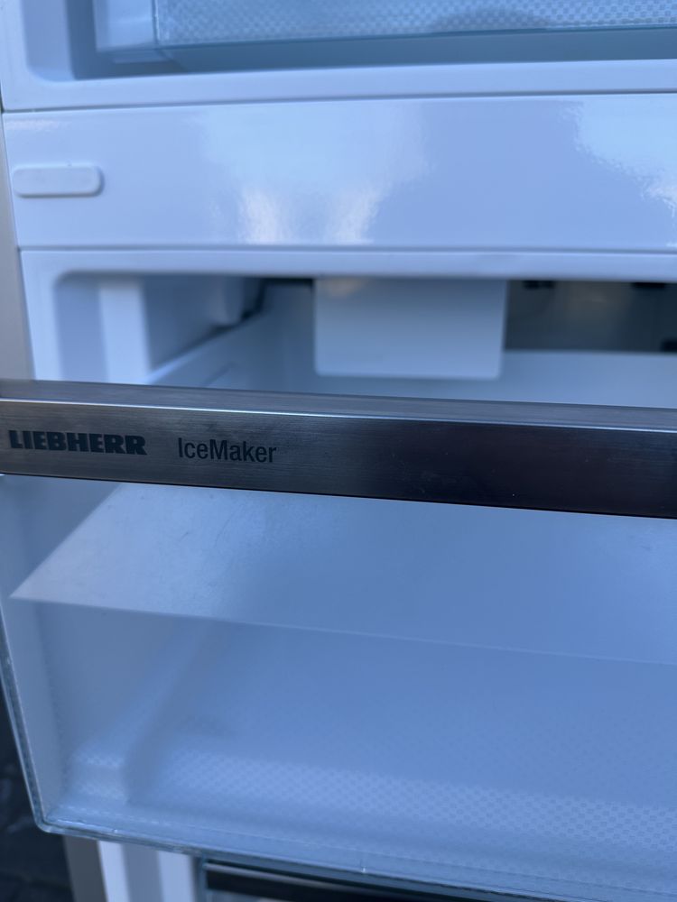 2023 рік/Холодильник Liebherr