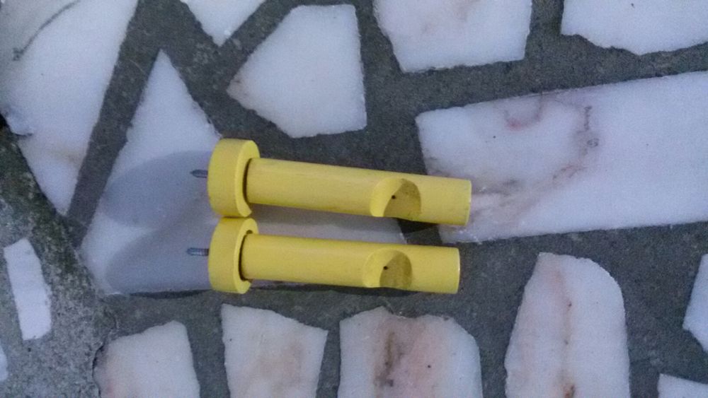 Varão para cortinas azul e amarelo