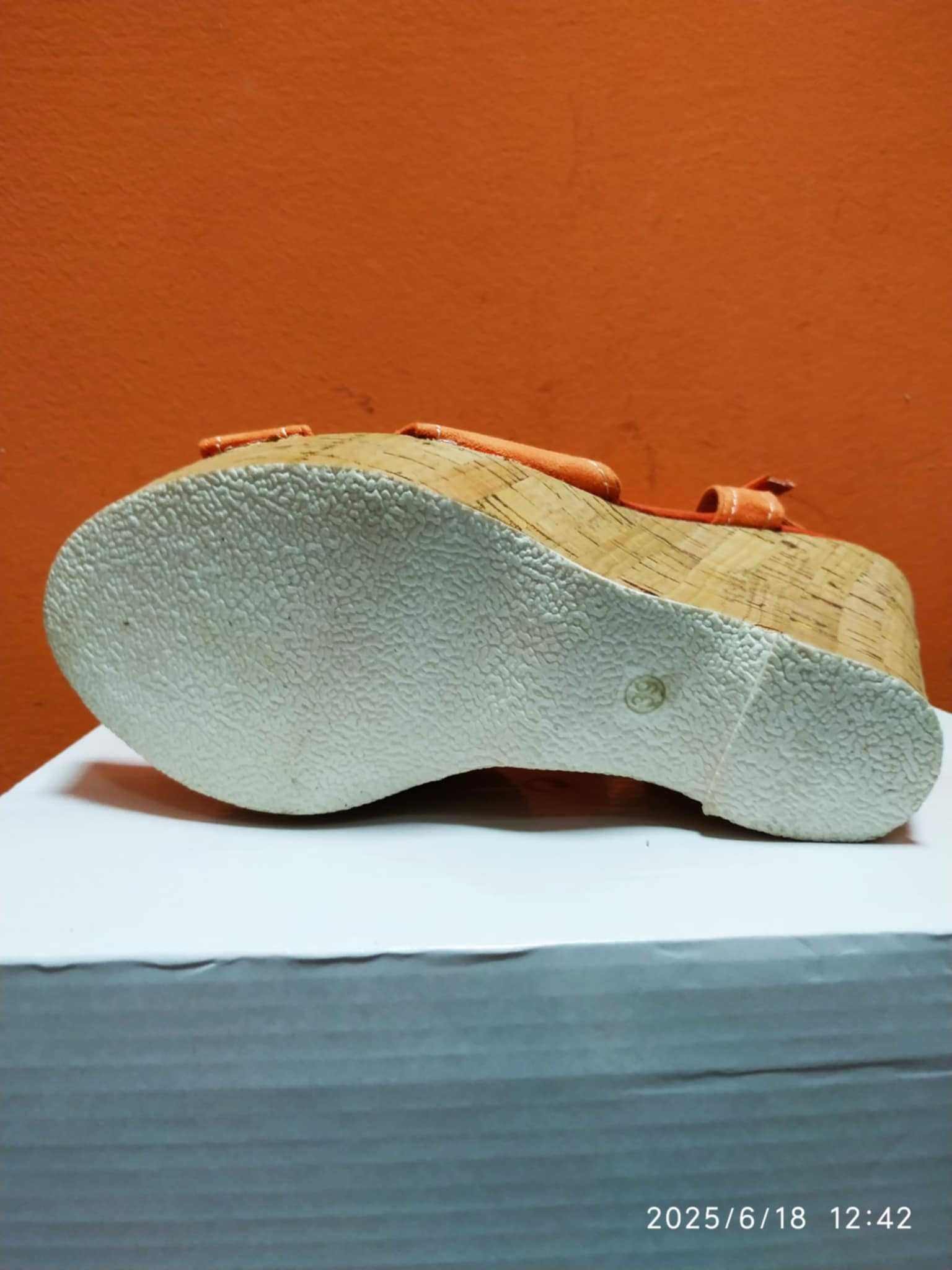 Pomarańczowe sandały koturny korek Evento 39