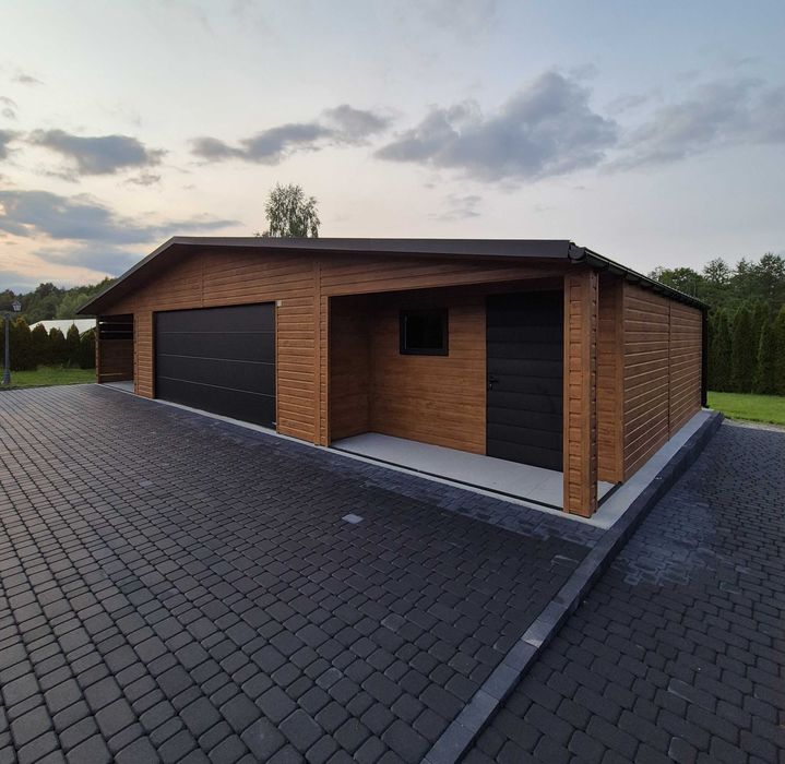 Nowoczesny garaż blaszany 12x6m z bramą segmentową wnęką oraz wiatą