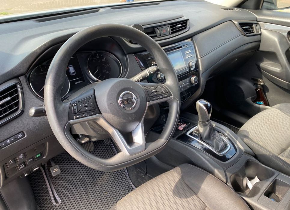 Автомобиль Nissan Rogue