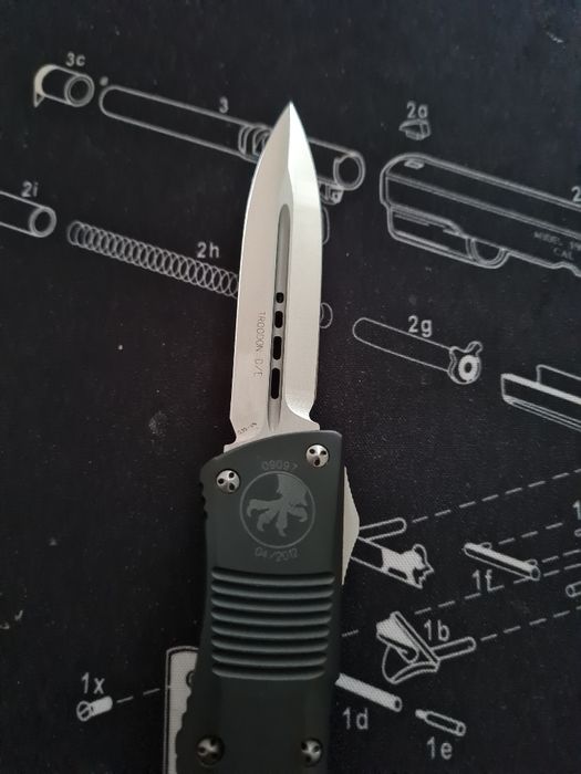 Microtech troodon