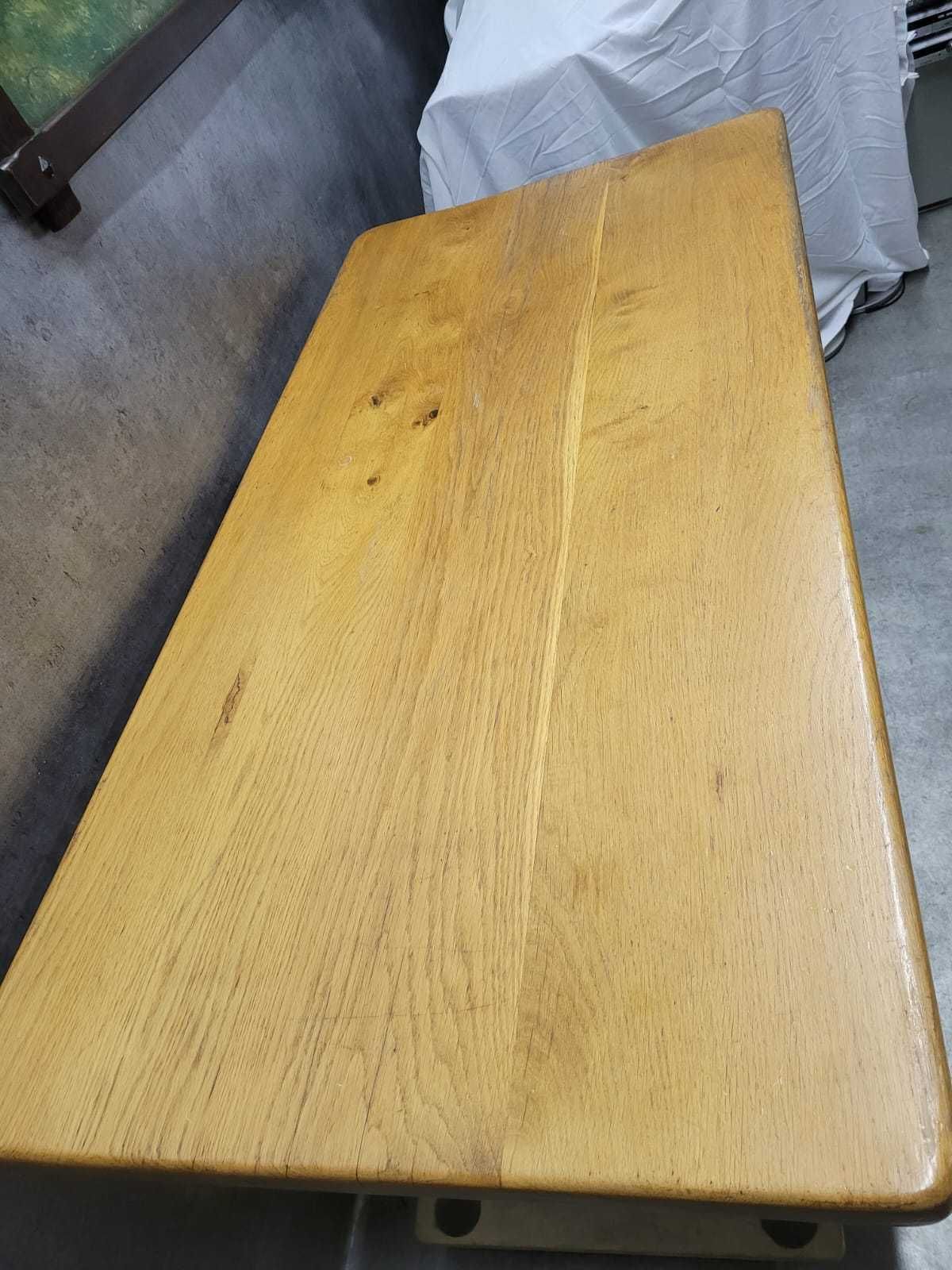 Solidny dębowy stół z łączyną