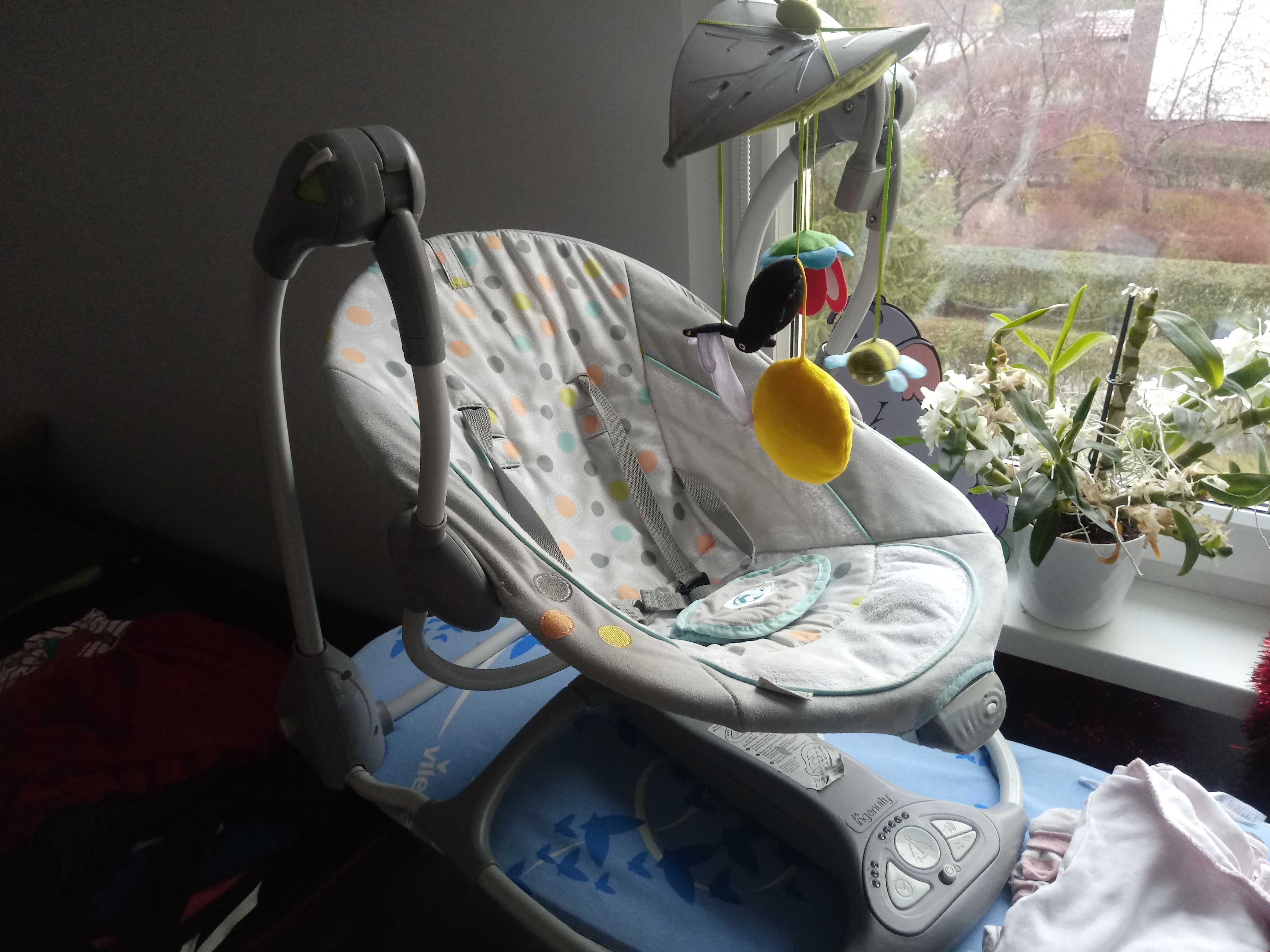 fotelik-nosidełko dla niemowlaczka.