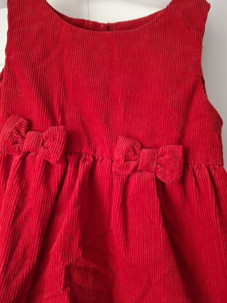 Śliczna czerowa sukienka zimowo-świąteczna r. 92.