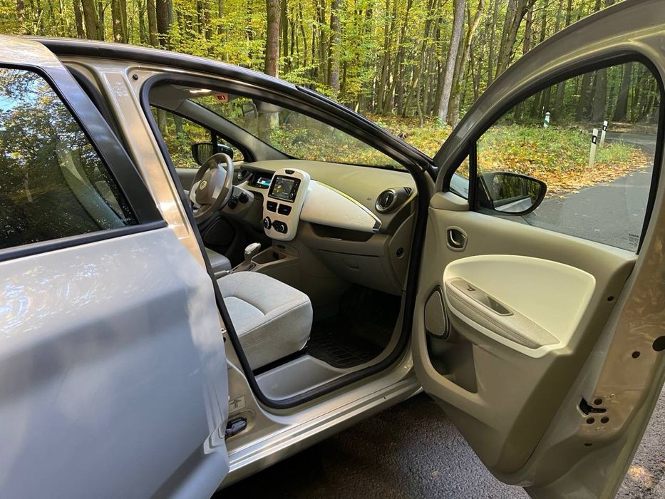 Renault zoe 41kwh 2017р запас ходу 300км