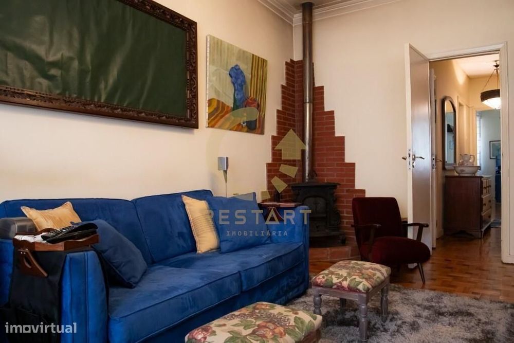 Moradia de Rés-do-chão e 1º Andar com Utilizações Independentes junto