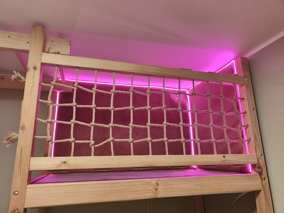 Łóżko piętrowe wspinaczka