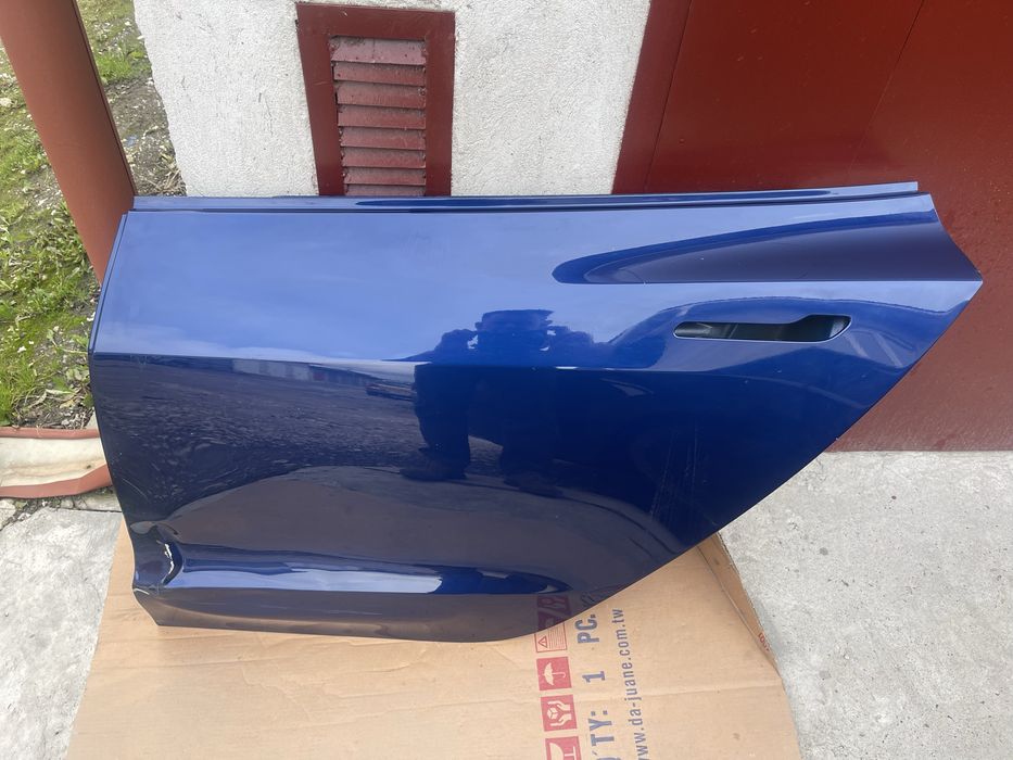 Двері задні ліві Tesla model 3