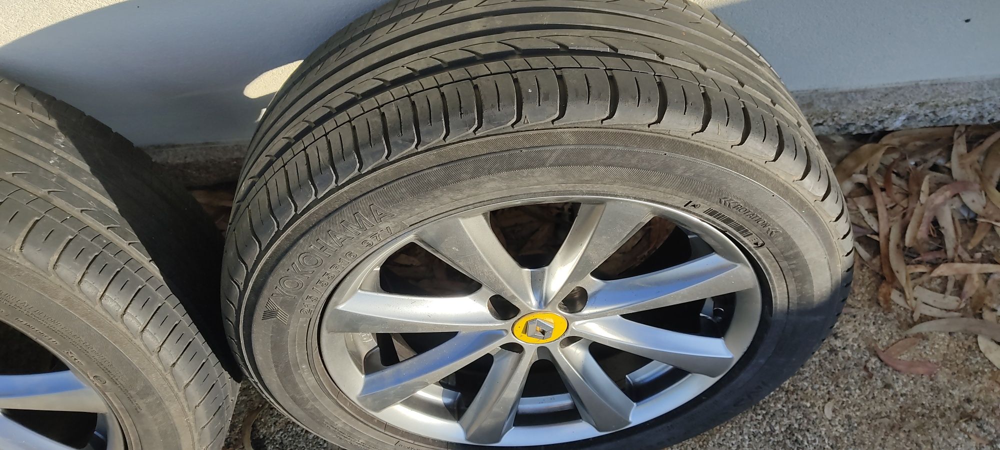 pneus yokoama como novos 215/55 r16