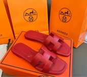 Продам нові шлепки Hermes