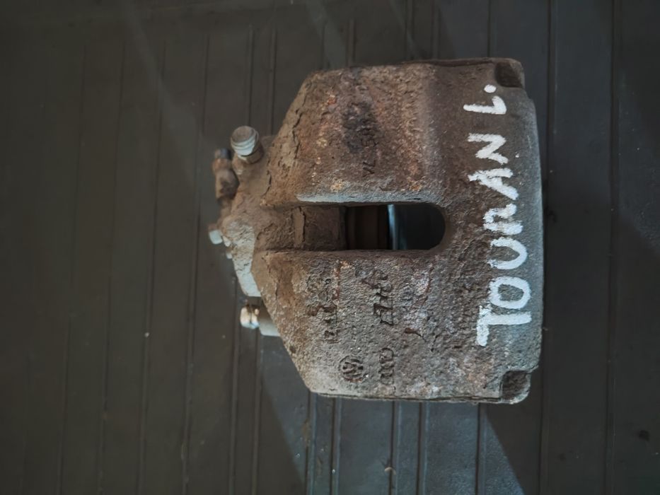 Zacisk hamulcowy przód lewy golf 5 Touran passat b6