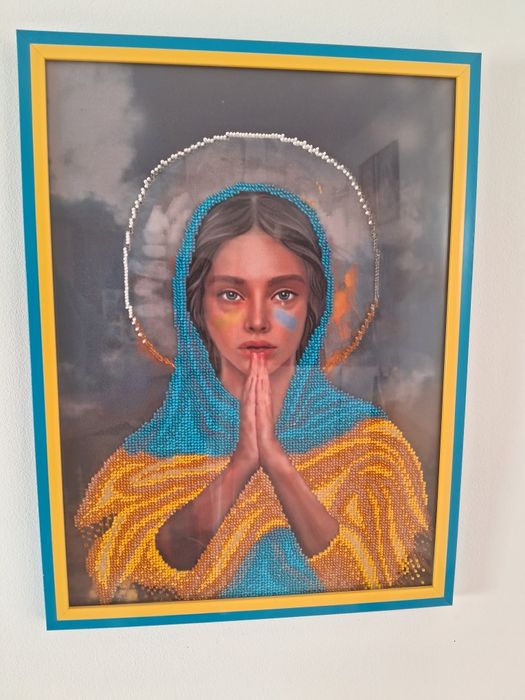 Картина вишита бісером в рамці "Молитва за Україну"