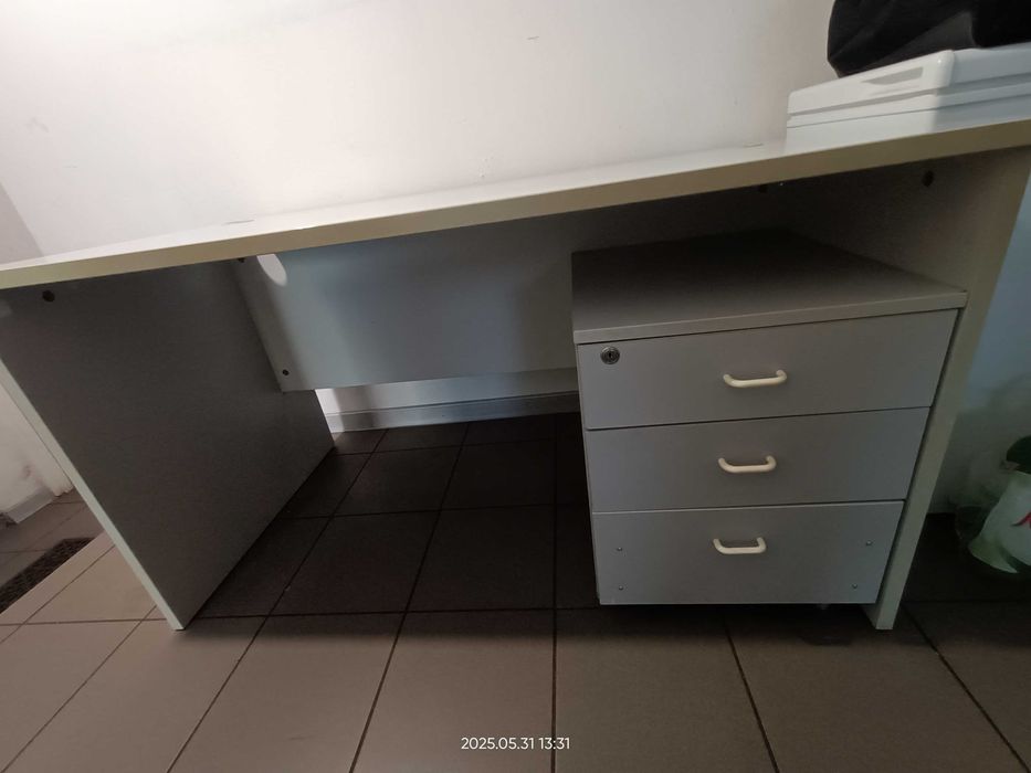 Zestaw biurko z komodą