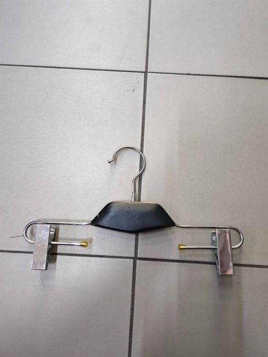 Cabide de ferro para roupa