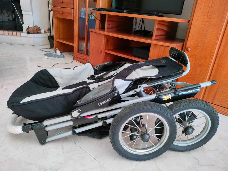 Carrinho de bébé - ovo e acessórios