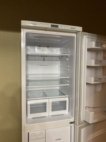 Холодильник Samsung RL 36EBSW с ледогенератором