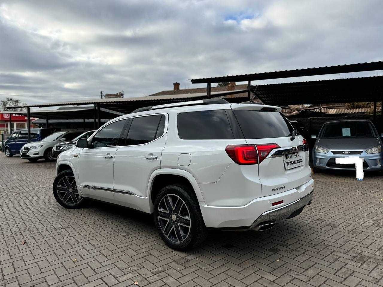 GMC Akadia 2016p.