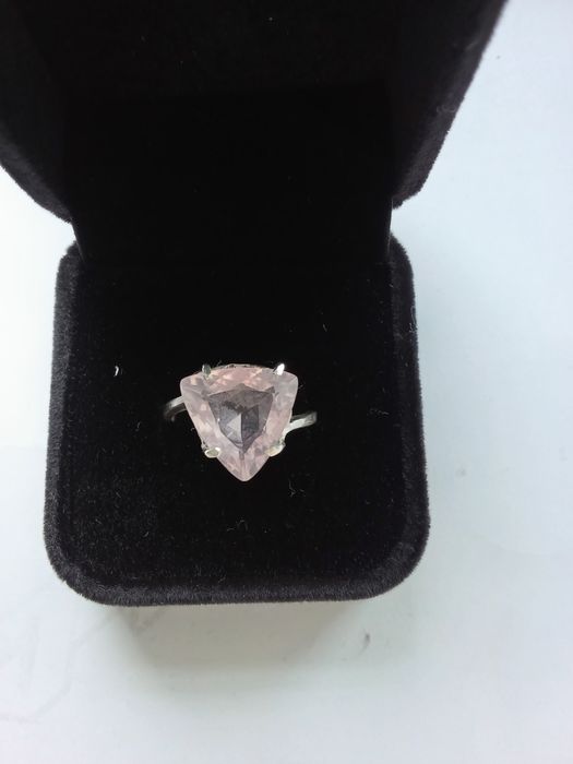 Anel em prata 925 com um belíssimo quartzo rosa brasileir