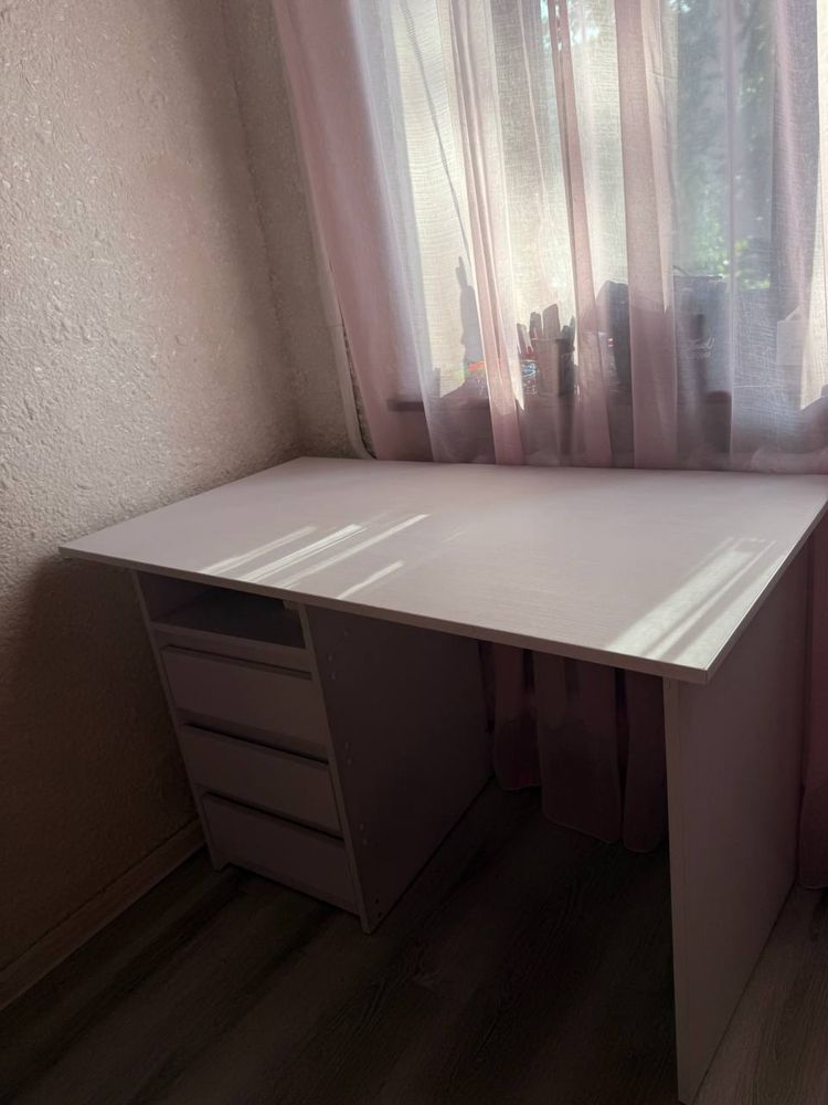 Стіл письмовий 110*75*60 см.