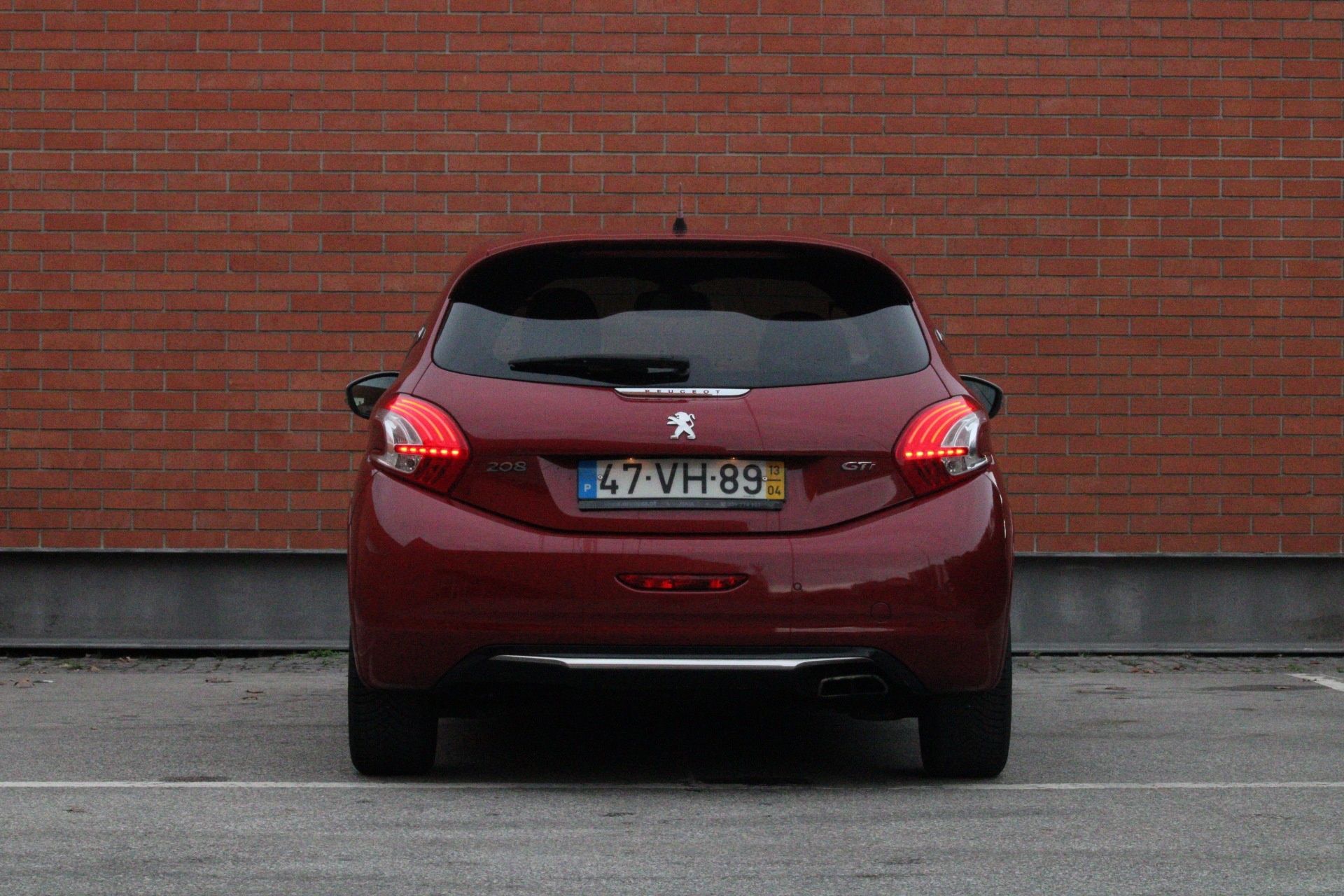 Peugeot 208 GTI 200cv