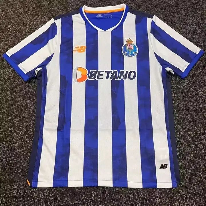 T-shirts de clubes nacionais e internacionais