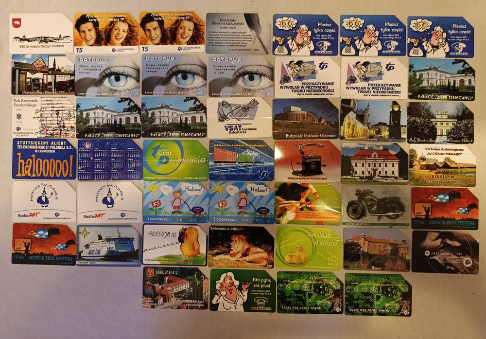 Ponad 100 kart telefonicznych