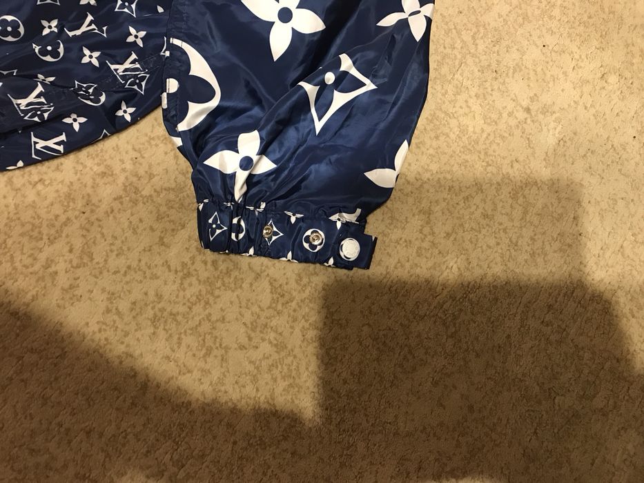 Жіноча вітровка - оригінальна від Louis Vuitton. Розмір М.