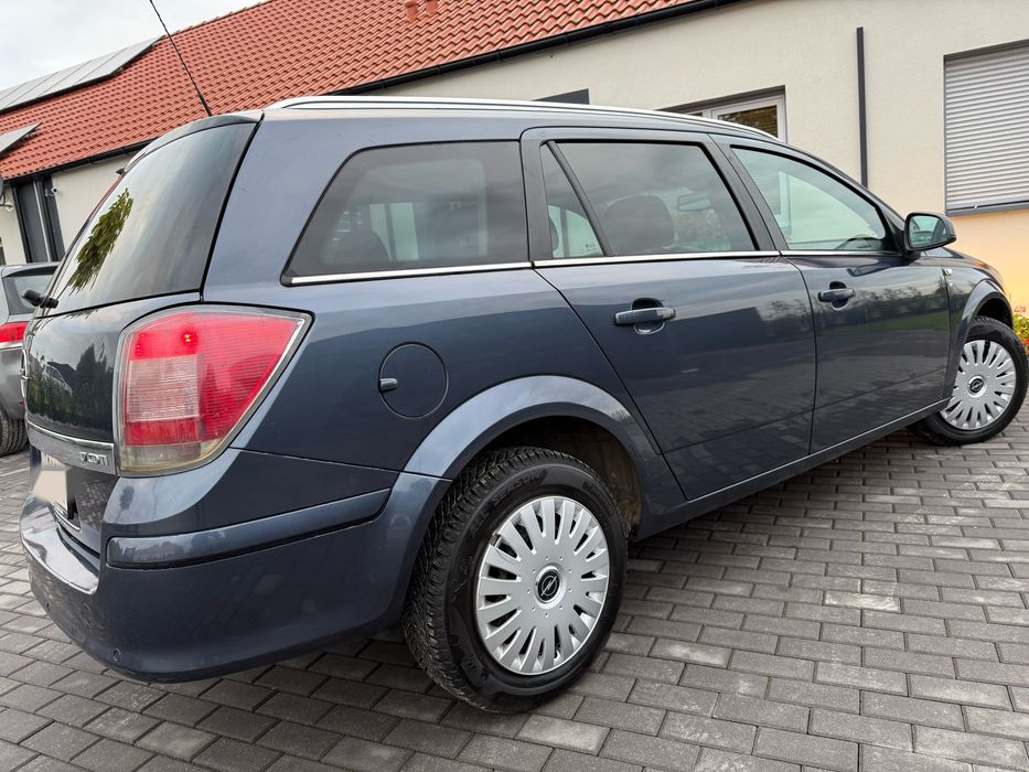 OPEL ASTRA 1.7 CDTi 110KM !!KLIMA ,Grzane Fotele ,LIFT !!Piekna 2010r!
