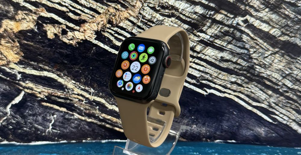 Apple Watch  Series 5 Space Grey 40 мм LTE GPS / 94%