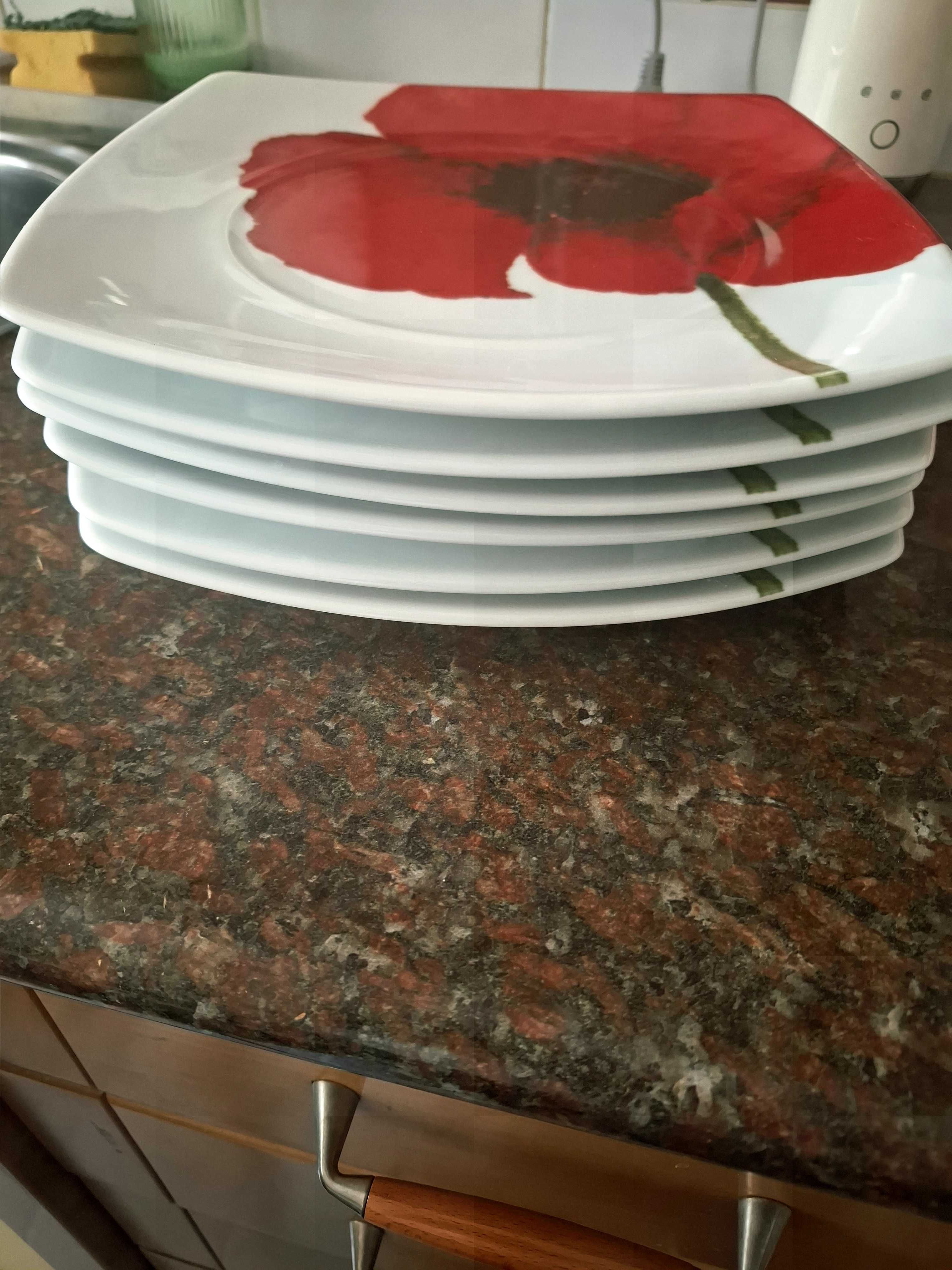 Pratos de porcelana