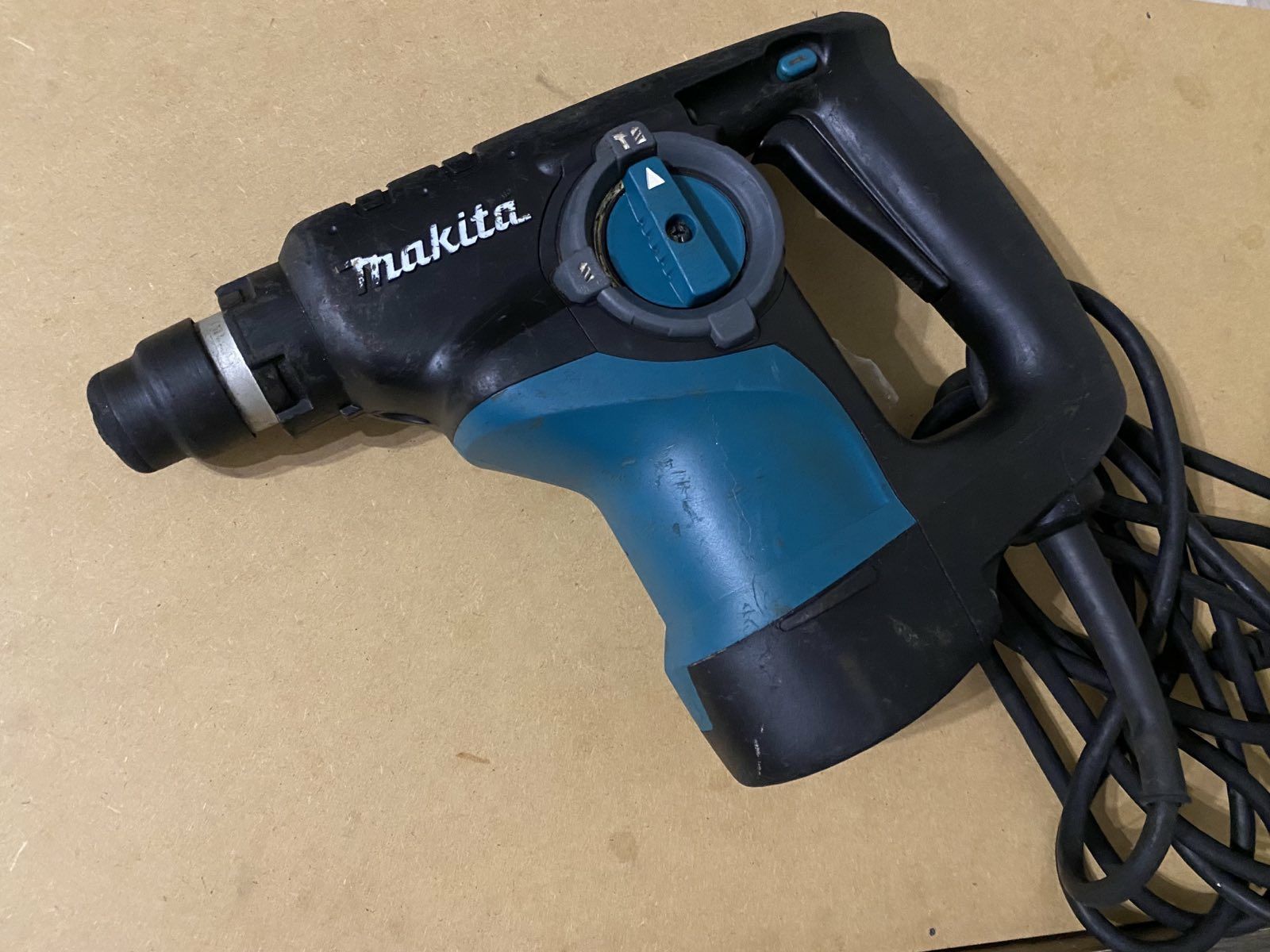 Перфоратор Makita HR2800 с реверсом/ регулировка оборотов