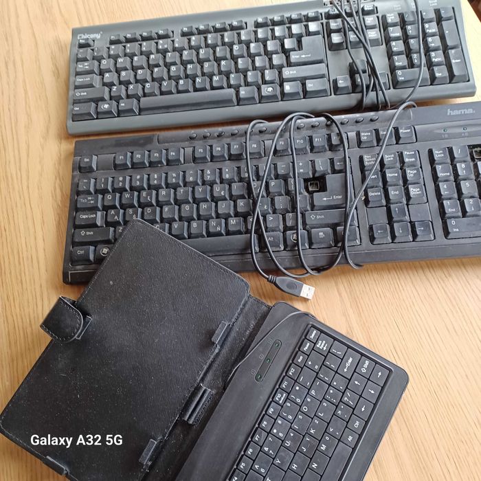 Stare myszki komputerowe i klawiatury