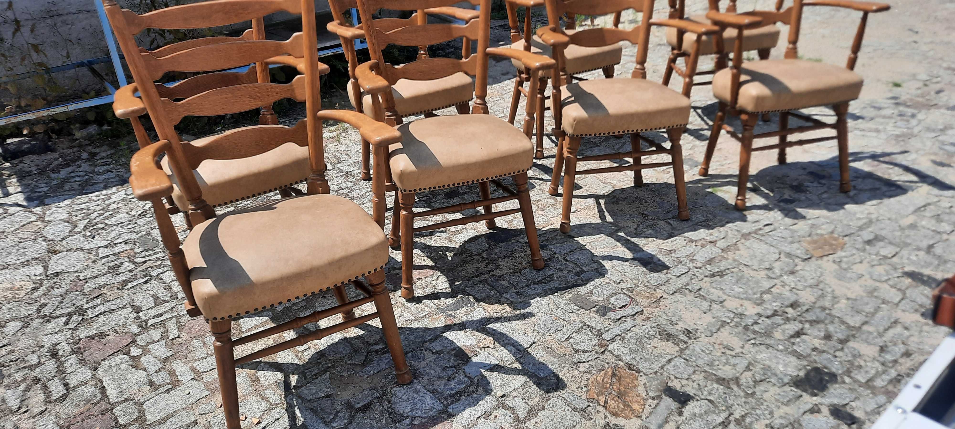 Krzesła drewniane obijane z poręczami skóra stare dąb