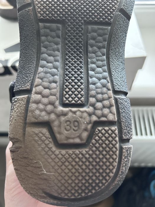 Сандалі на хлопчика 39 р.