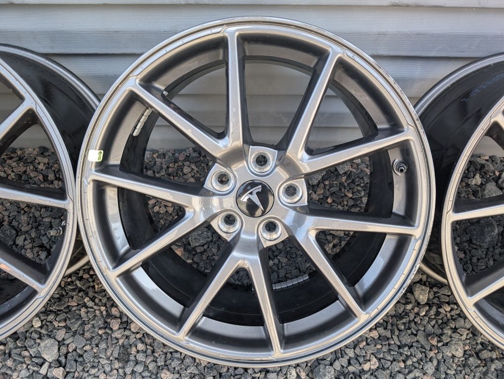 Оригінальні титанові диски Tesla 5*114.3 R18 5/114.3 18 ET 40