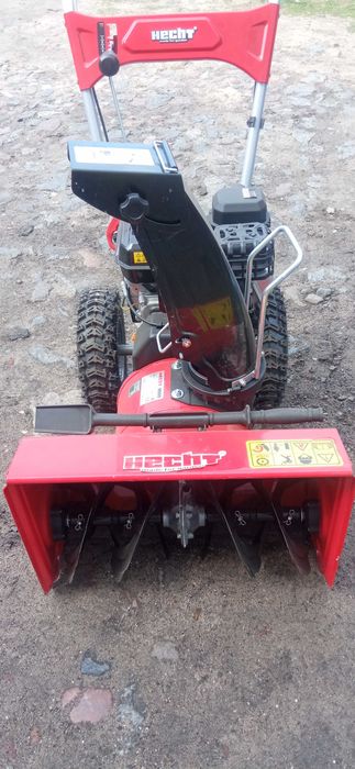 odśnieżarka spalinowa HECHT 9555