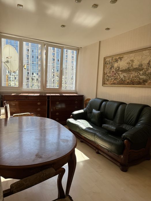 Пропоную велику 2ну 70 метрів на Сахарова під прогаму також