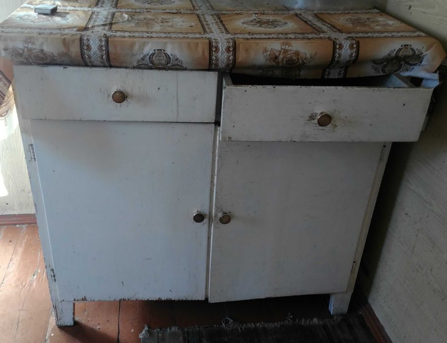 Мебель для кухни: стол, стул, тумба