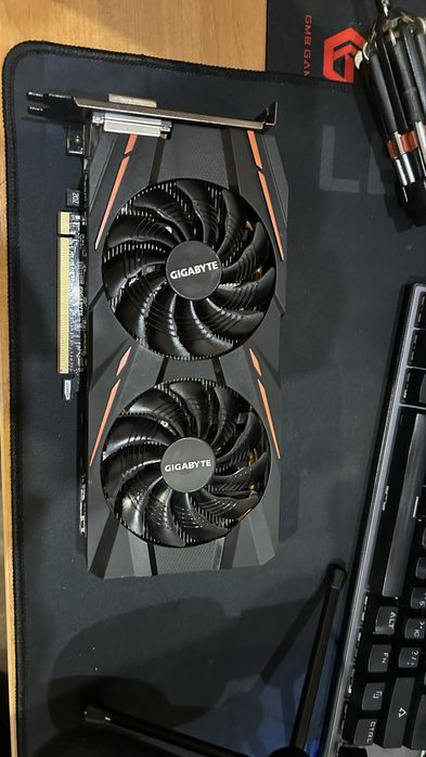 Продам видеокарту RX470 4gb gygabaty