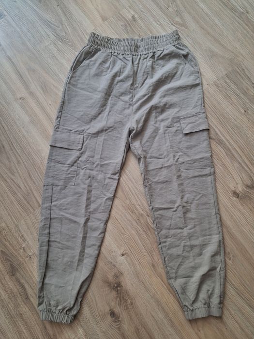 Szare spodnie bojówki