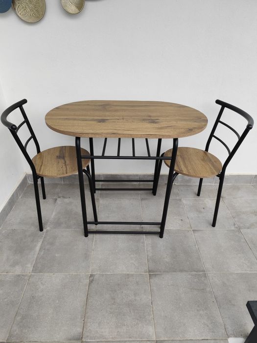 Conjunto mesa e 2 cadeiras